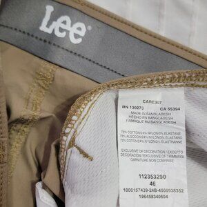 NWT Size 46 Men's Lee Cargo Shorts, Active Stretch. Regular Fit. Motion Flex